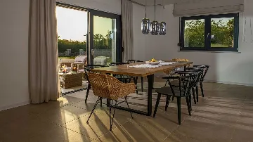 Villa with Pool for 8 Guests in Cukrići