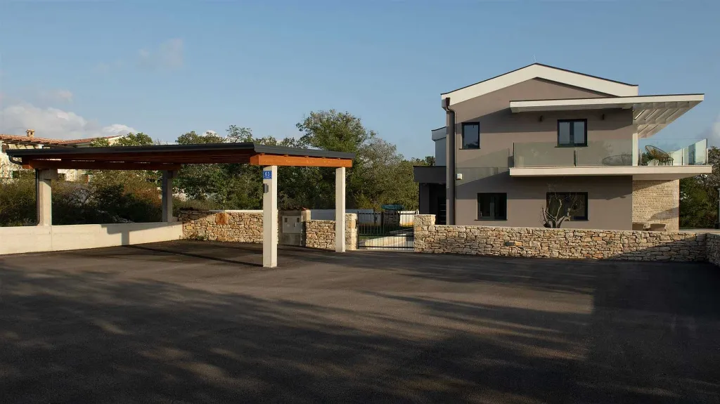 Villa with Pool for 8 Guests in Cukrići