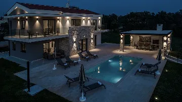 Villa with Pool for 8 Guests in Cukrići