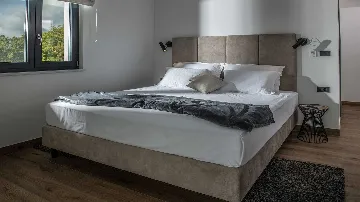 Villa with Pool for 8 Guests in Cukrići