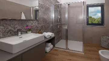 Villa with Pool for 8 Guests in Cukrići