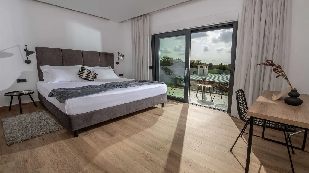 Villa with Pool for 8 Guests in Cukrići