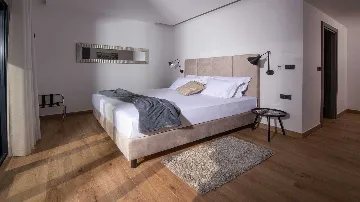 Villa with Pool for 8 Guests in Cukrići