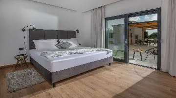 Villa with Pool for 8 Guests in Cukrići