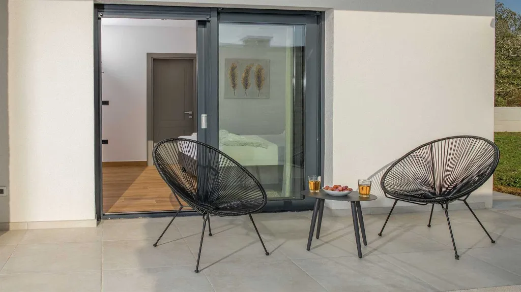 Villa with Pool for 8 Guests in Cukrići