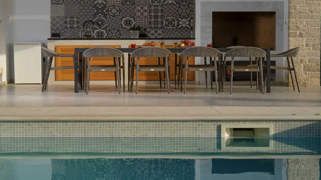 Villa with Pool for 8 Guests in Cukrići