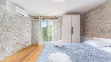 Villa with Pool in Špinovci