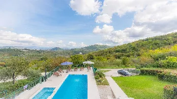 Villa with Pool in Špinovci