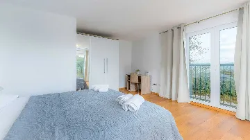 Villa with Pool in Špinovci