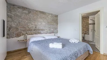 Villa with Pool in Špinovci