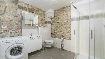 Villa with Pool in Špinovci