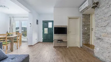 Villa with Pool in Špinovci