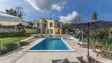 Villa with Pool in Špinovci