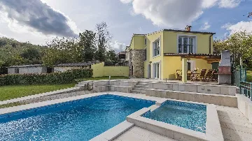 Villa with Pool in Špinovci