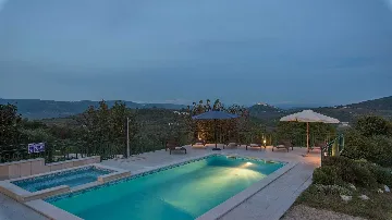 Villa with Pool in Špinovci