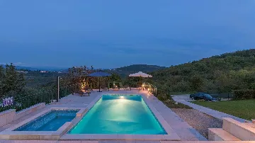 Villa with Pool in Špinovci