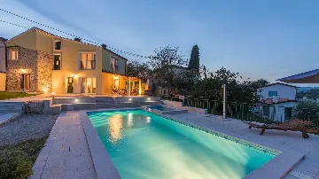 Villa with Pool in Špinovci