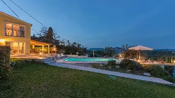 Villa with Pool in Špinovci