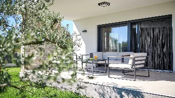 4-Bedroom Villa with Pool in Kaštel