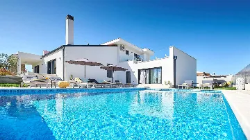 4-Bedroom Villa with Pool in Kaštel