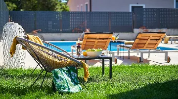 4-Bedroom Villa with Pool in Kaštel