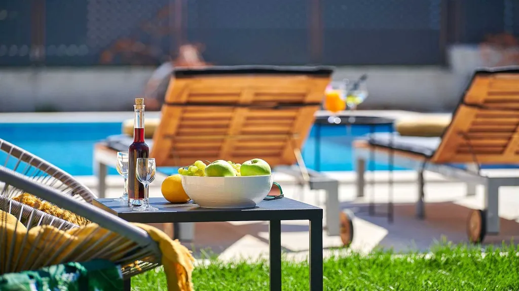 4-Bedroom Villa with Pool in Kaštel