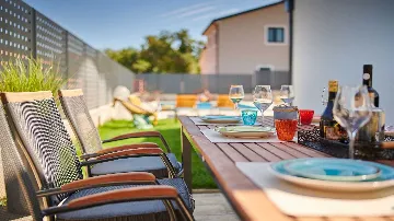 4-Bedroom Villa with Pool in Kaštel