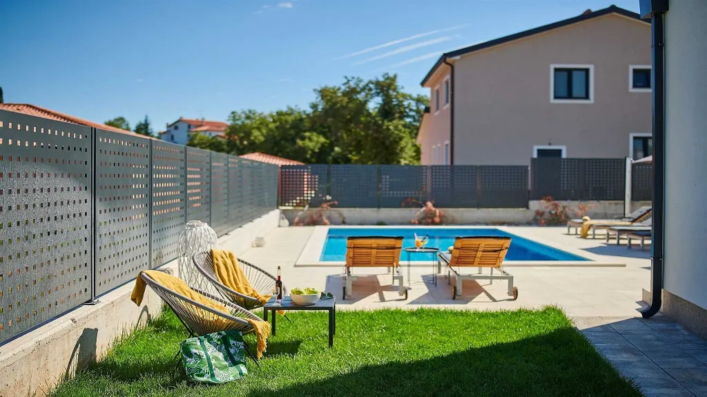 4-Bedroom Villa with Pool in Kaštel