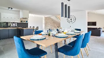 4-Bedroom Villa with Pool in Kaštel