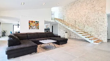 4-Bedroom Villa with Pool in Kaštel