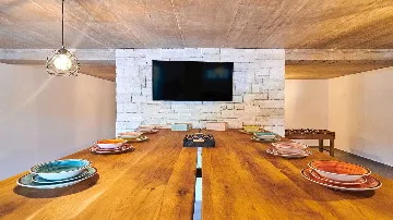 4-Bedroom Villa with Pool in Kaštel