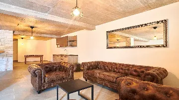 4-Bedroom Villa with Pool in Kaštel