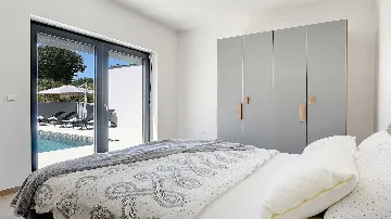 Two-Bedroom Villa with Pool in Vintijan