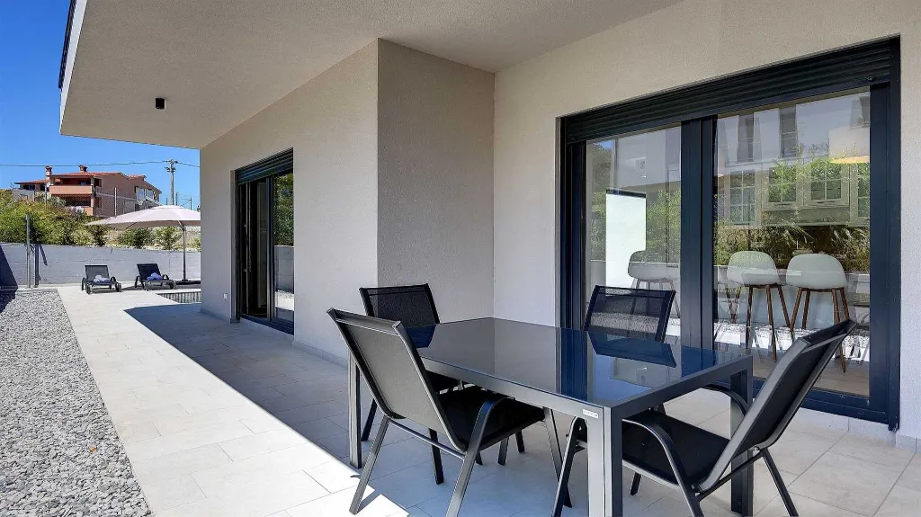 Two-Bedroom Villa with Pool in Vintijan
