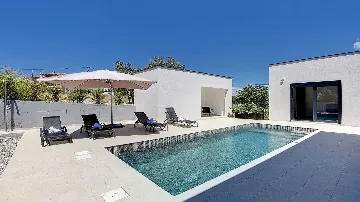 Two-Bedroom Villa with Pool in Vintijan