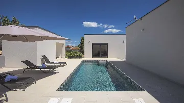 Two-Bedroom Villa with Pool in Vintijan