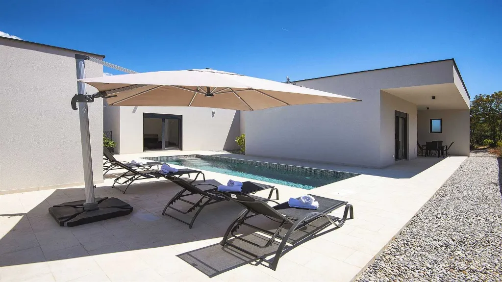 Two-Bedroom Villa with Pool in Vintijan