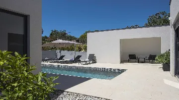 Two-Bedroom Villa with Pool in Vintijan