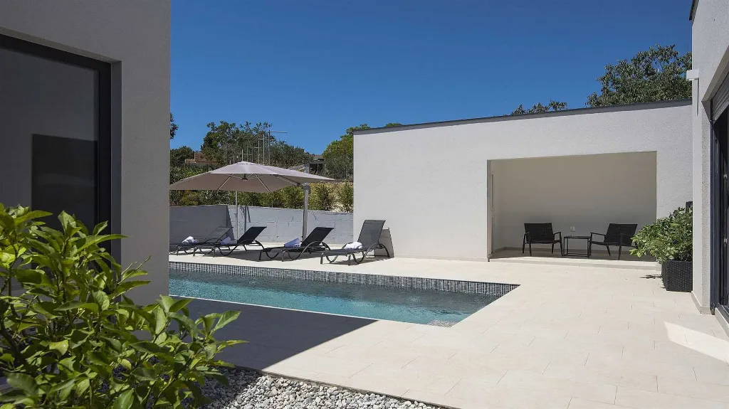 Two-Bedroom Villa with Pool in Vintijan