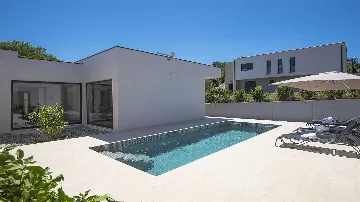 Two-Bedroom Villa with Pool in Vintijan