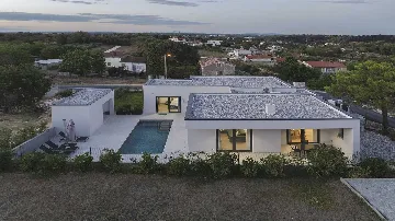 Two-Bedroom Villa with Pool in Vintijan