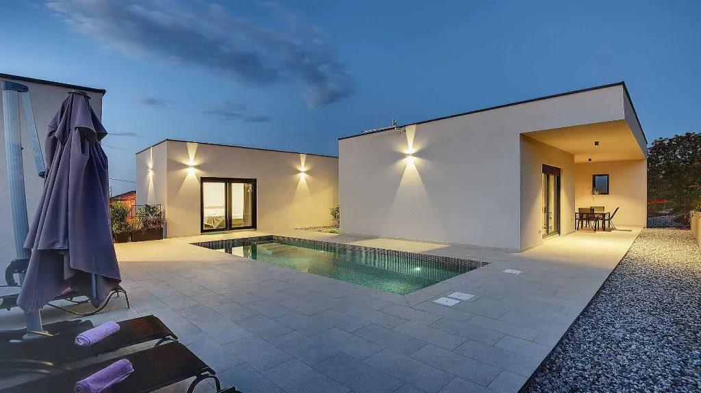 Two-Bedroom Villa with Pool in Vintijan