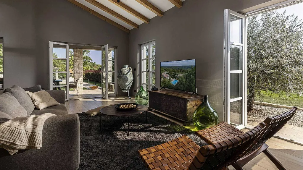Villa Complex in Tinjan for 12 Guests