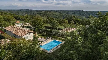 Stone Villa with Pool in Tinjan