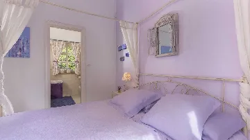 Stone Villa with Pool in Tinjan