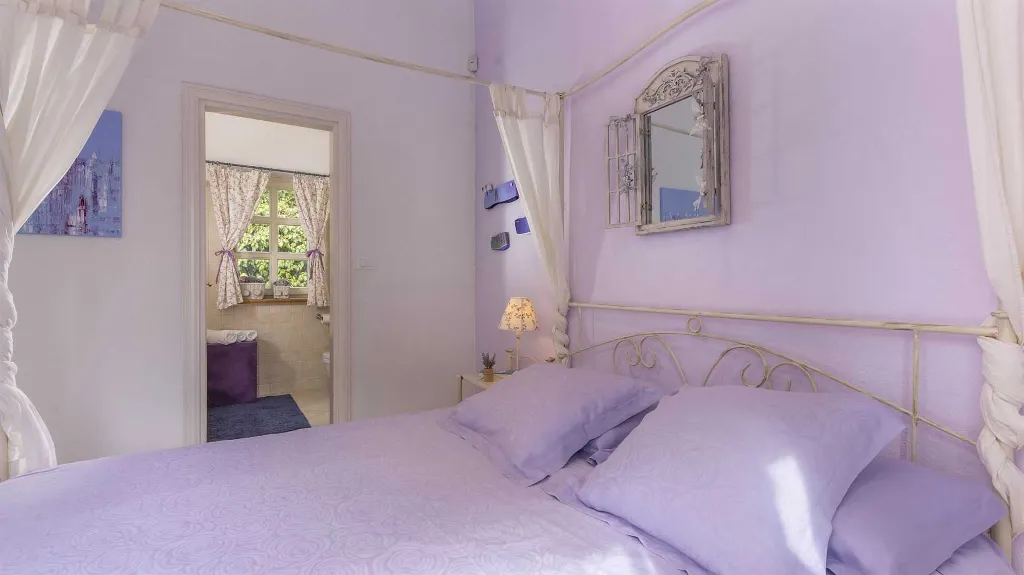 Stone Villa with Pool in Tinjan