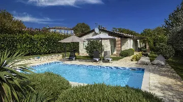 Stone Villa with Pool in Tinjan