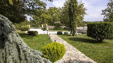 Stone Villa with Pool in Tinjan