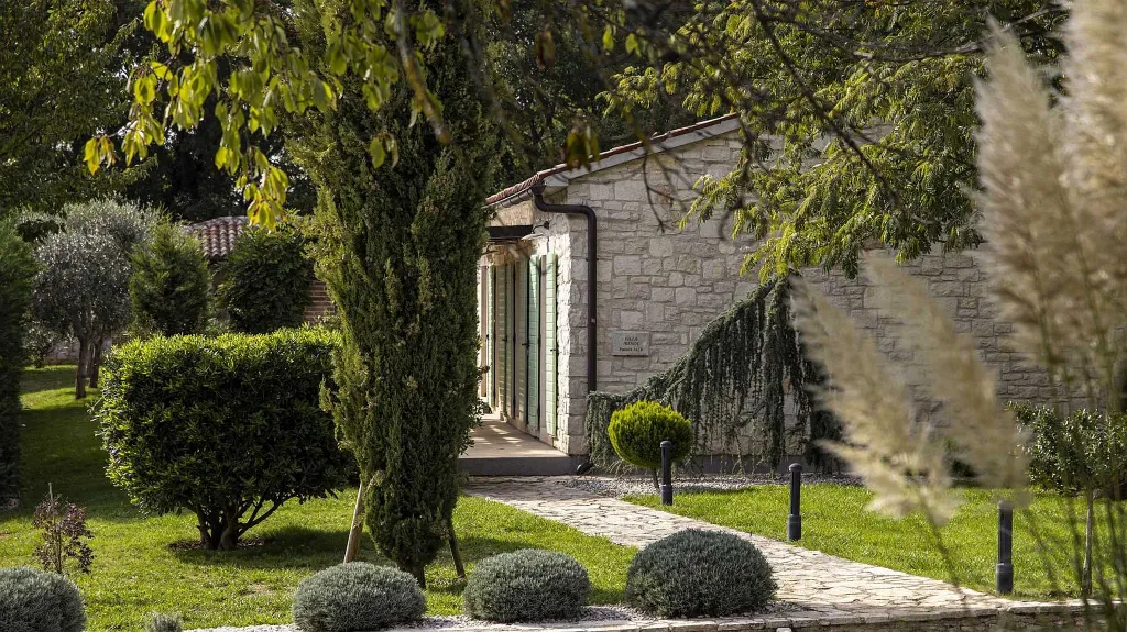 Stone Villa with Pool in Tinjan