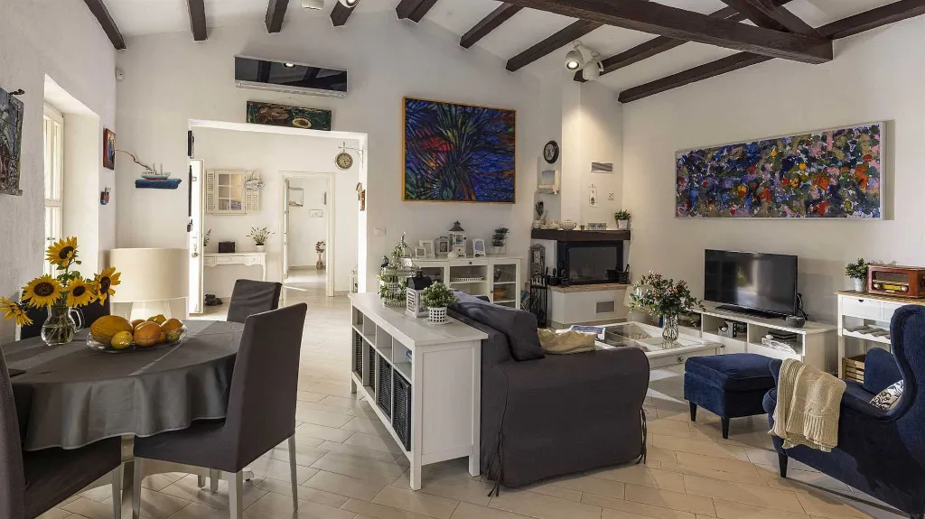 Stone Villa with Pool in Tinjan